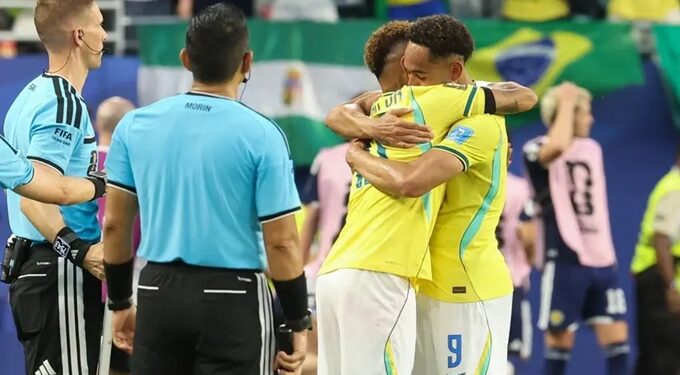 Brasil vence a Escócia por 3 a 0 e avança com 100% de aproveitamento na Copa